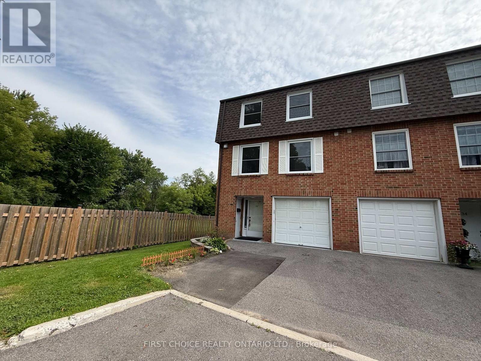 MLS® listing #30131885 for sale located at 32 APPLEBY PRIVATE N