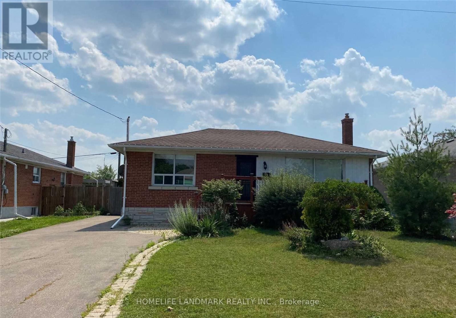 MLS® listing #30131955 for sale located at UPPER - 25 EDGEMONT DRIVE