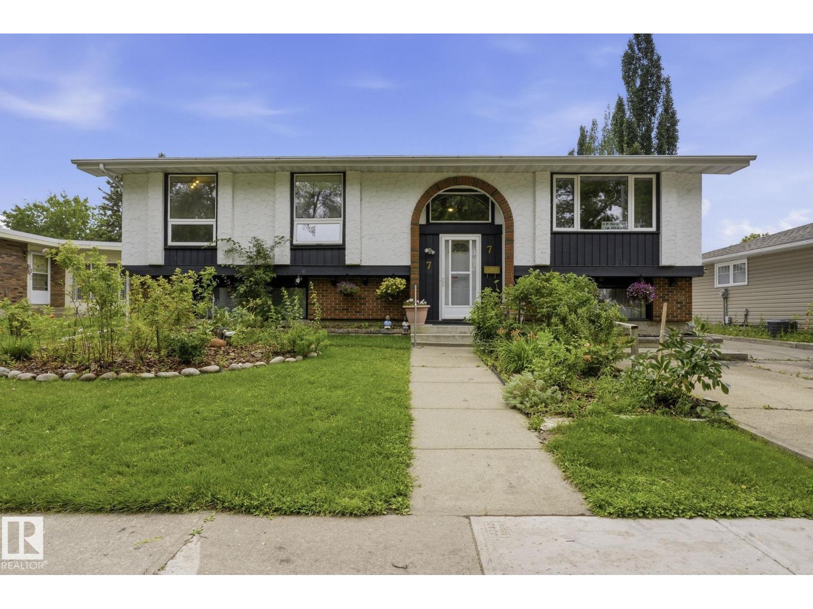 MLS® listing #30132078 for sale located at 7 GRAHAM AV