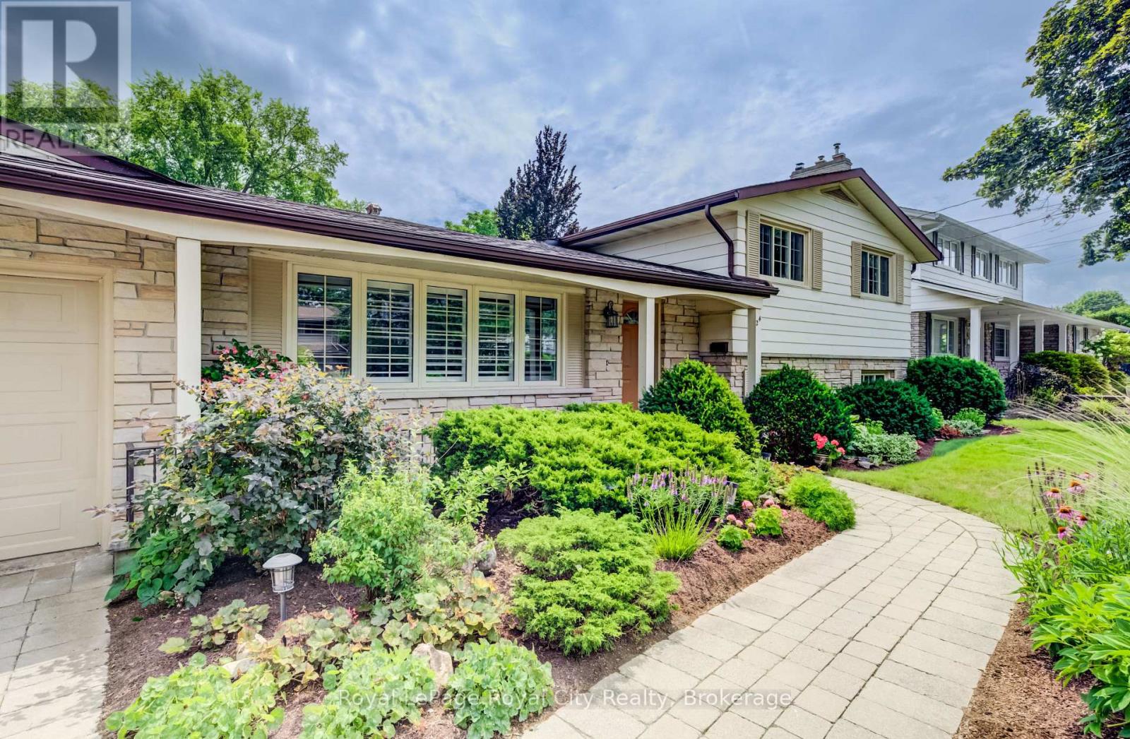 MLS® listing #30132098 for sale located at 24 MAPLEWOOD DRIVE