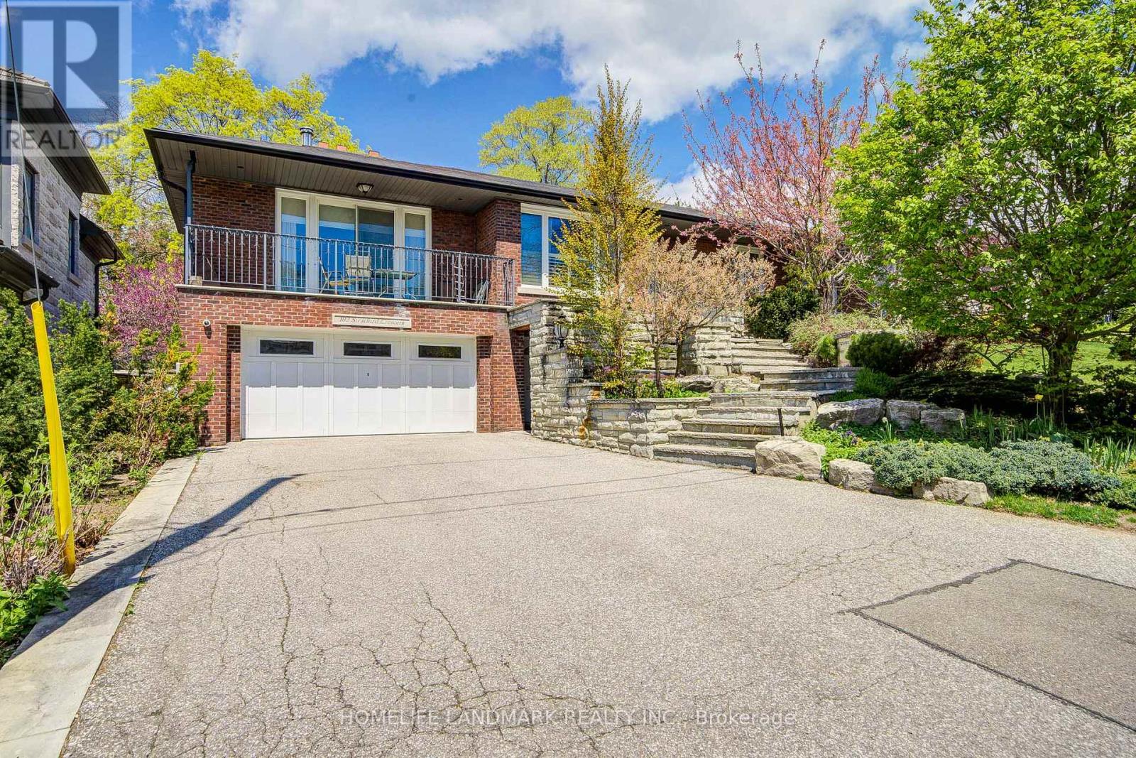MLS® listing #30132383 for sale located at 102 STRATFORD CRESCENT