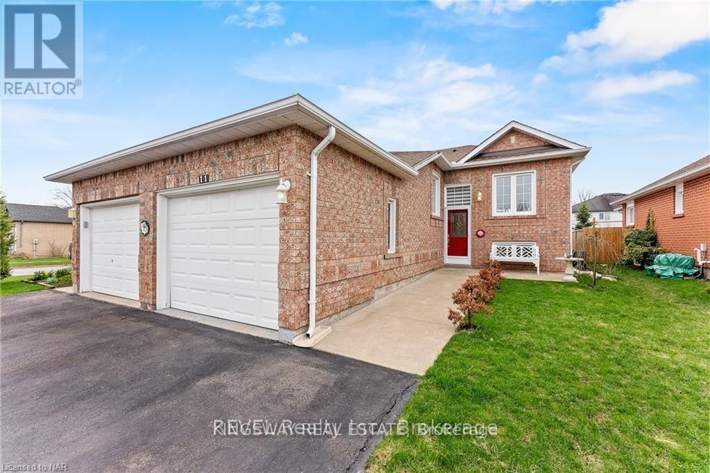 MLS® listing #30133660 for sale located at 11 JACKSON COURT W