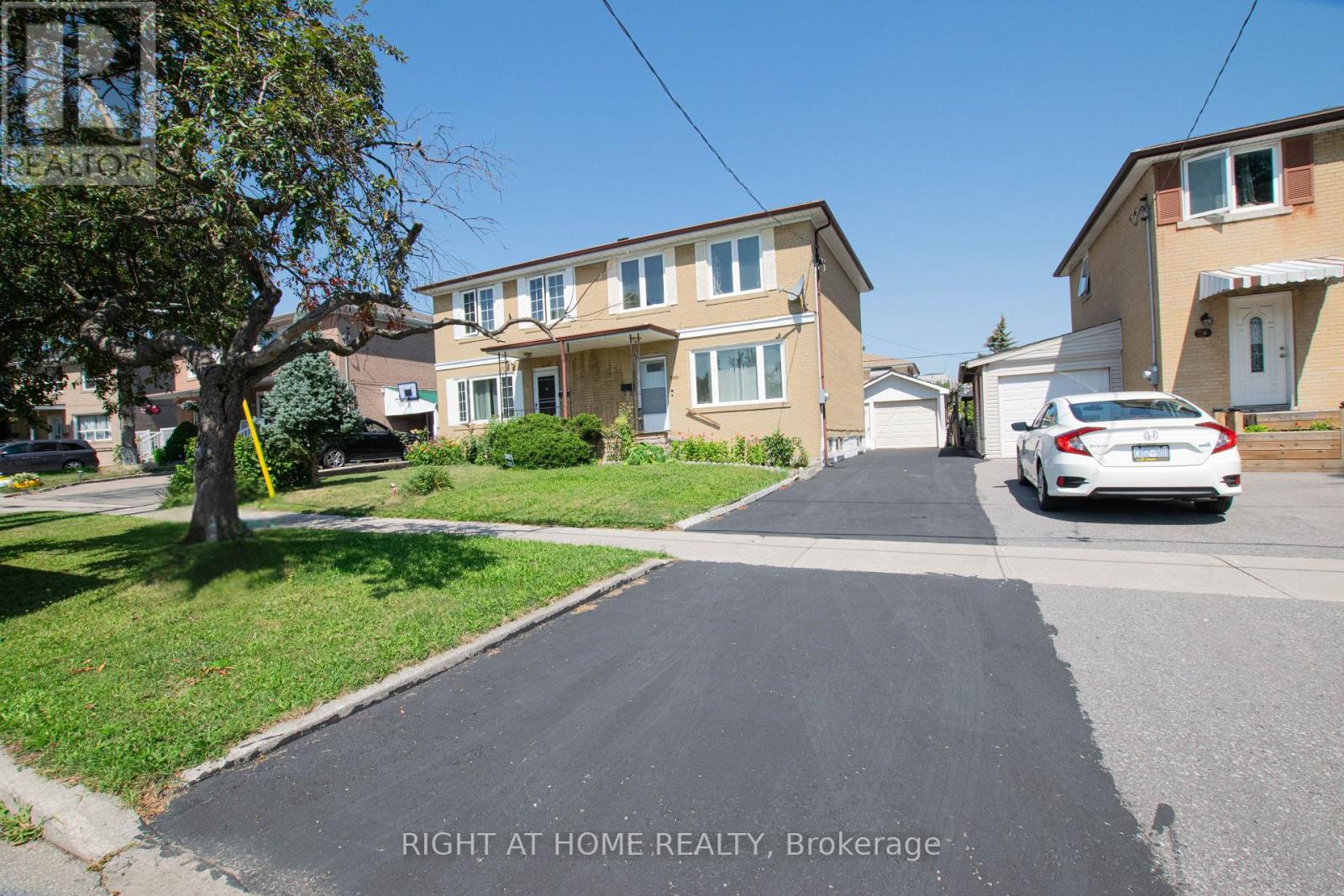 MLS® listing #30134391 for sale located at 32 ELLENDALE DRIVE
