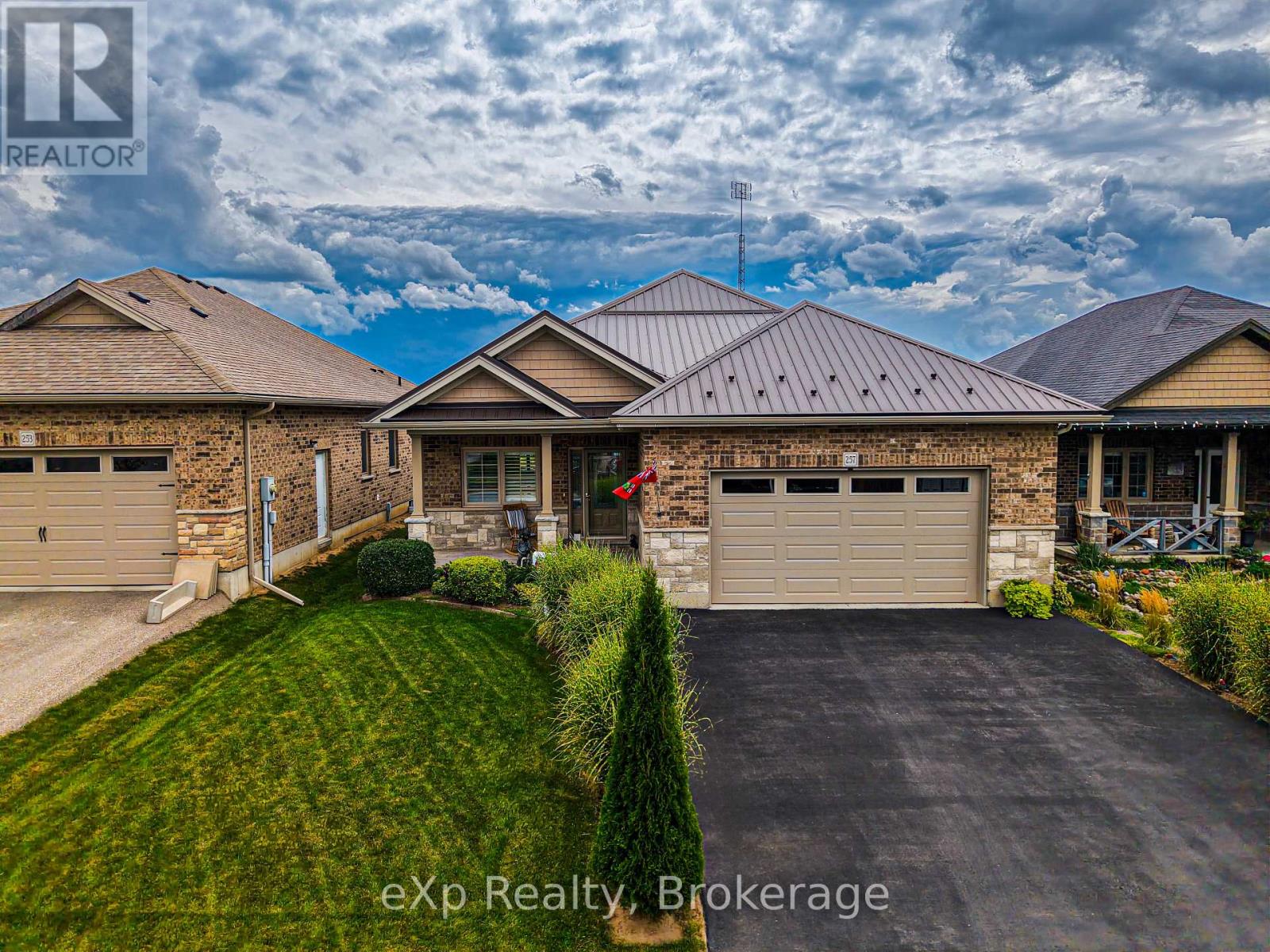 MLS® listing #30134428 for sale located at 257 DONLY DRIVE S