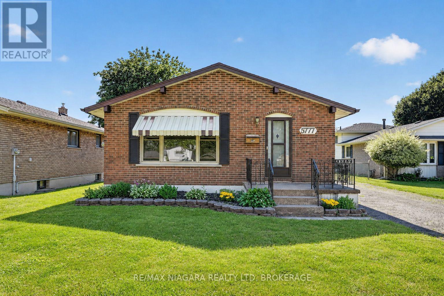 MLS® listing #30134936 for sale located at 5777 SUNNYLEA CRESCENT