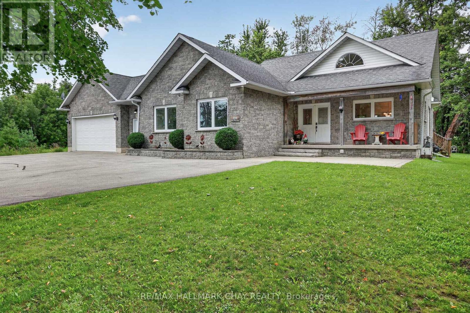 MLS® listing #30135565 for sale located at 194 MOON POINT DRIVE