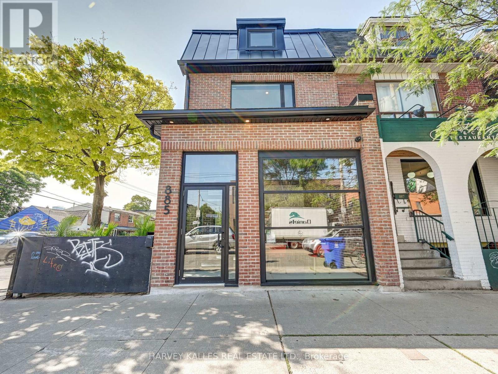 MLS® listing #30135936 for sale located at 885 DUNDAS STREET W