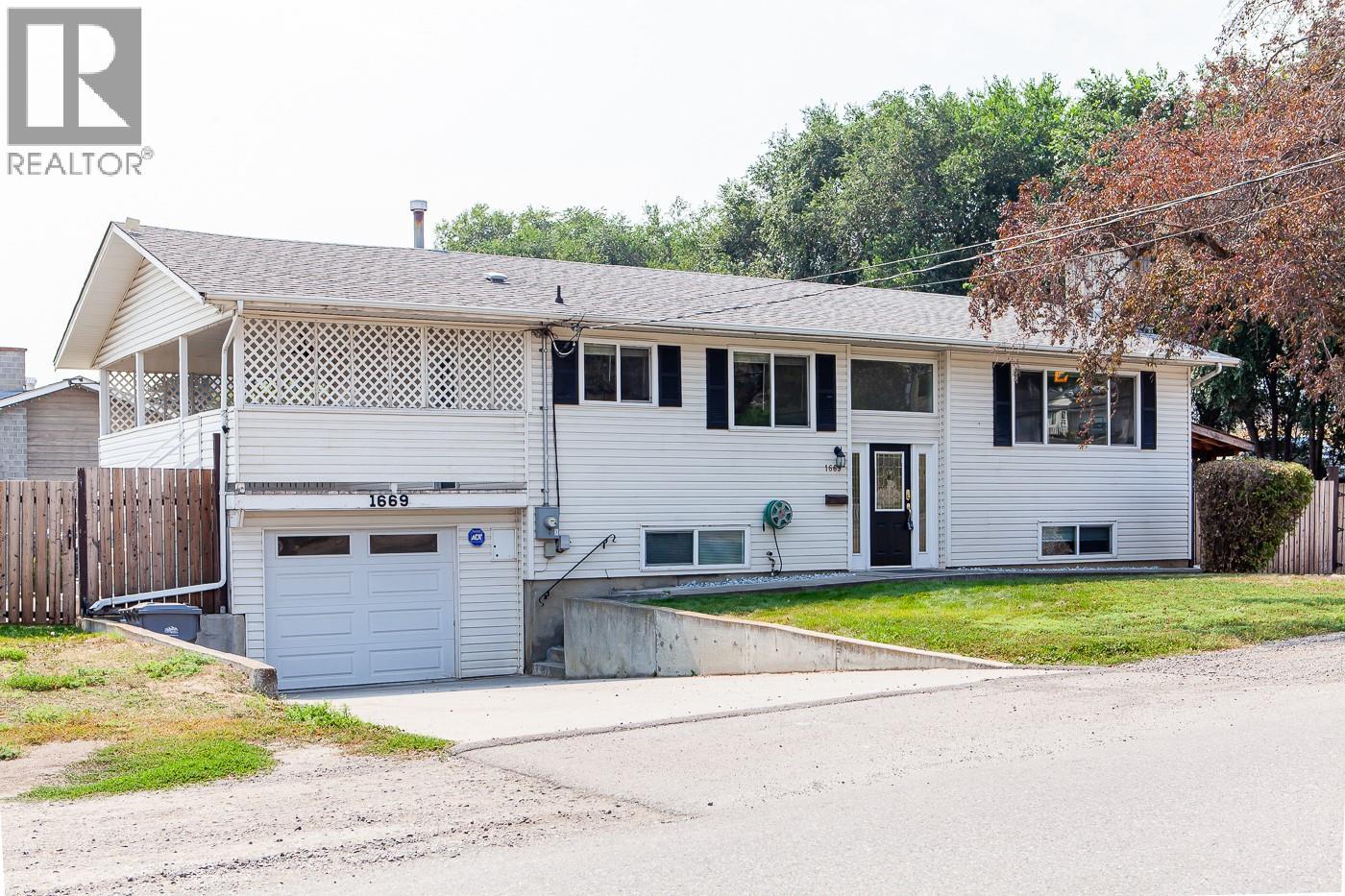 MLS® listing #30136212 for sale located at 1669 WESTMOUNT Drive