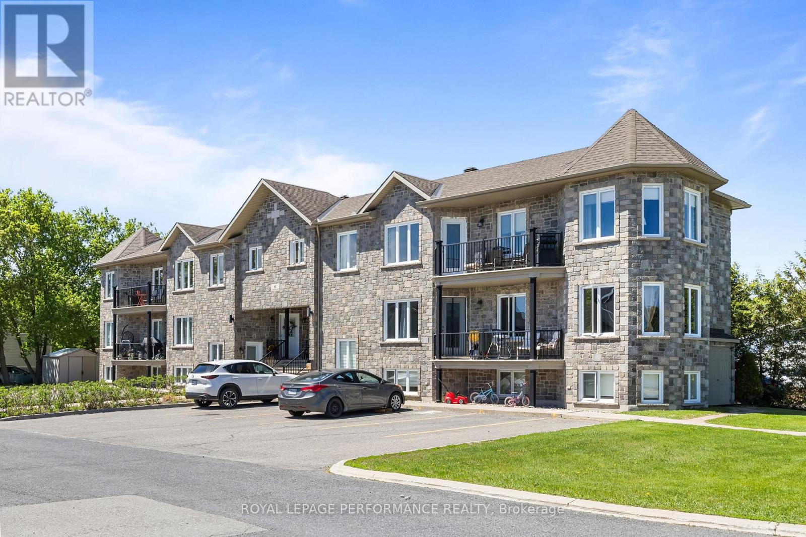 MLS® listing #30136265 for sale located at 6 - 46 CAMBRIDGE STREET