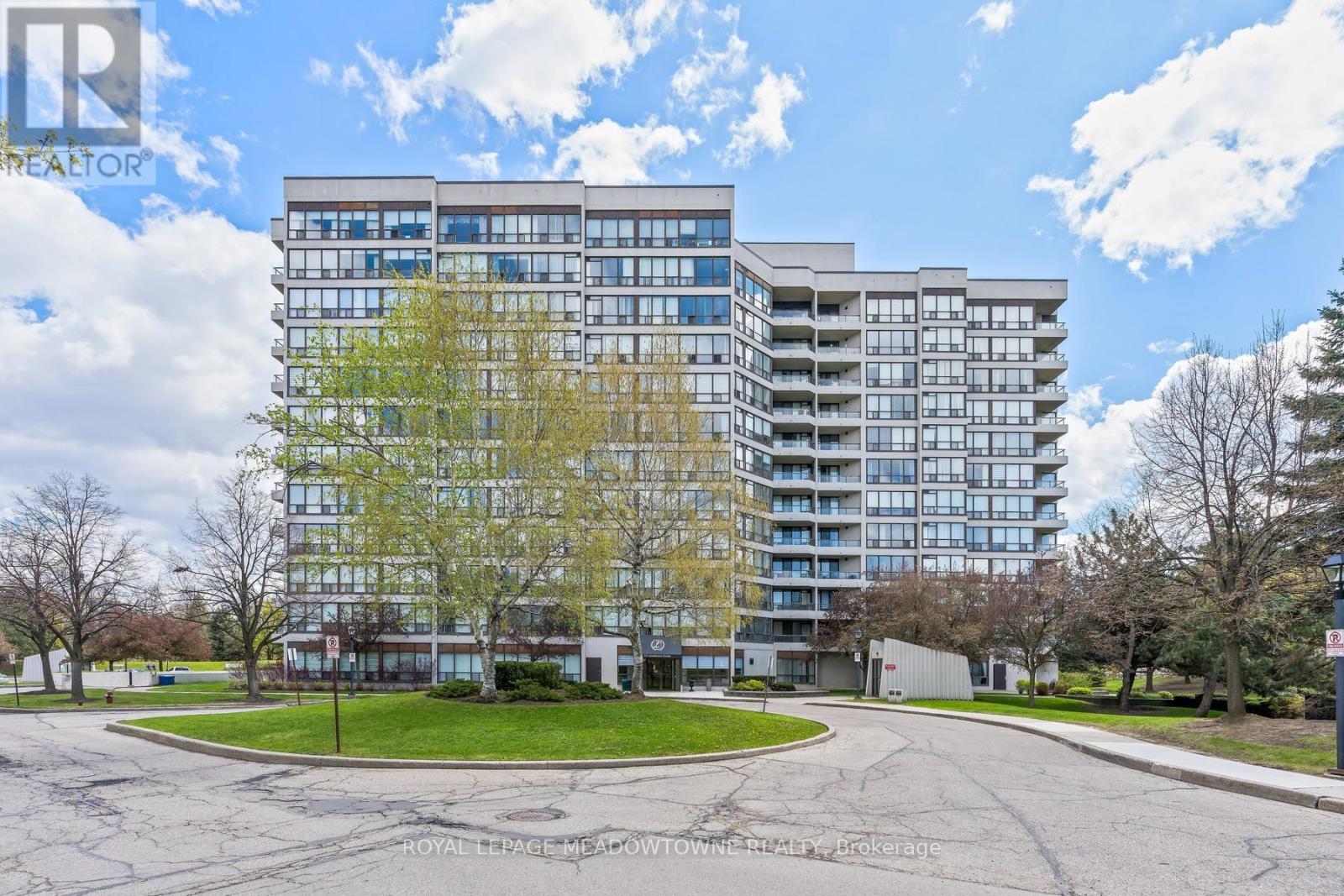 MLS® listing #30136289 for sale located at 104 - 10 LAURELCREST STREET