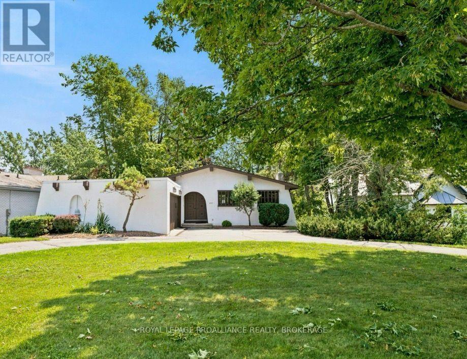 MLS® listing #30136619 for sale located at 807 WARTMAN AVENUE