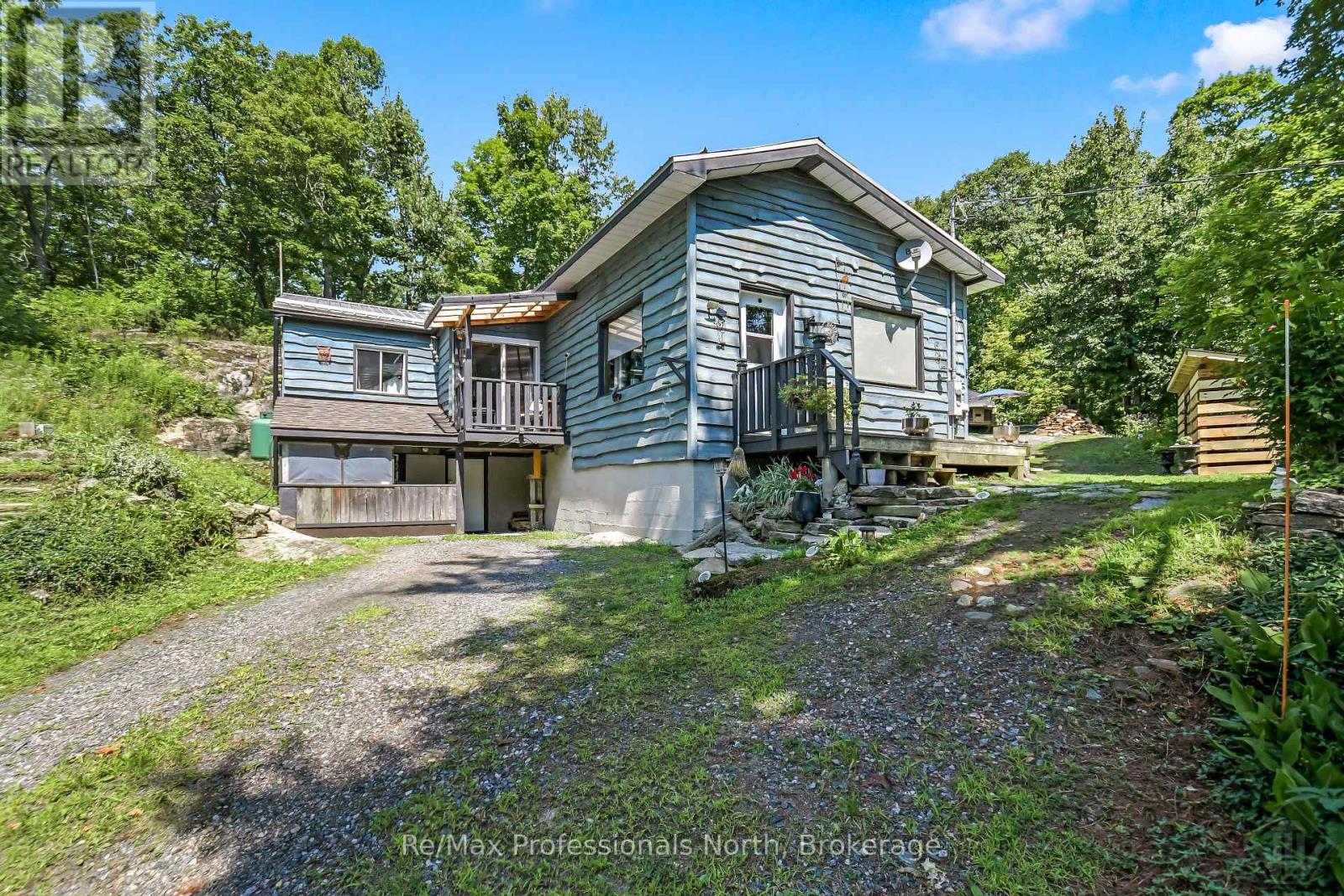 MLS® listing #30136710 for sale located at 1017 BARLOCHAN ROAD