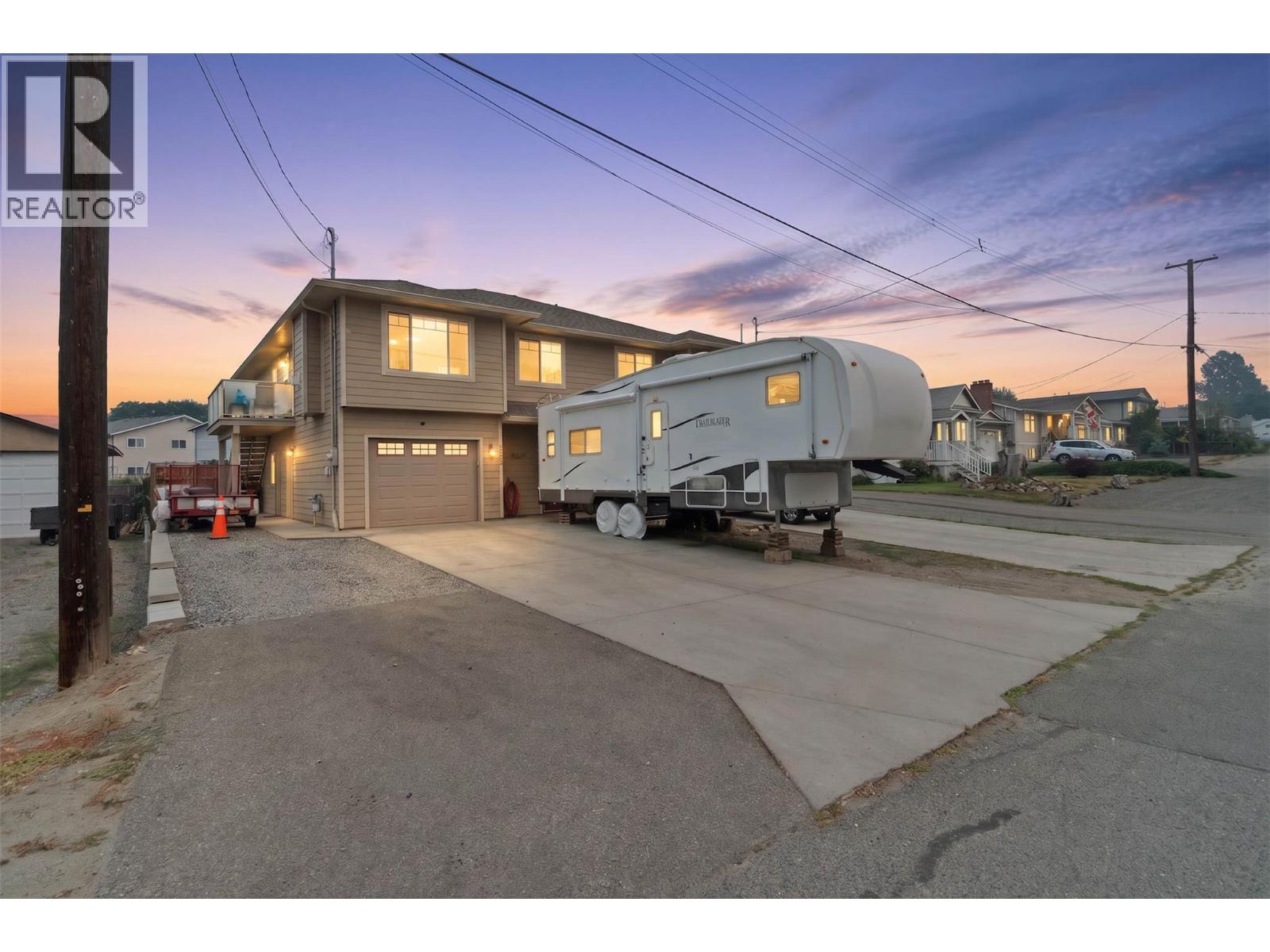 MLS® listing #30137384 for sale located at 2660 JOYCE Avenue