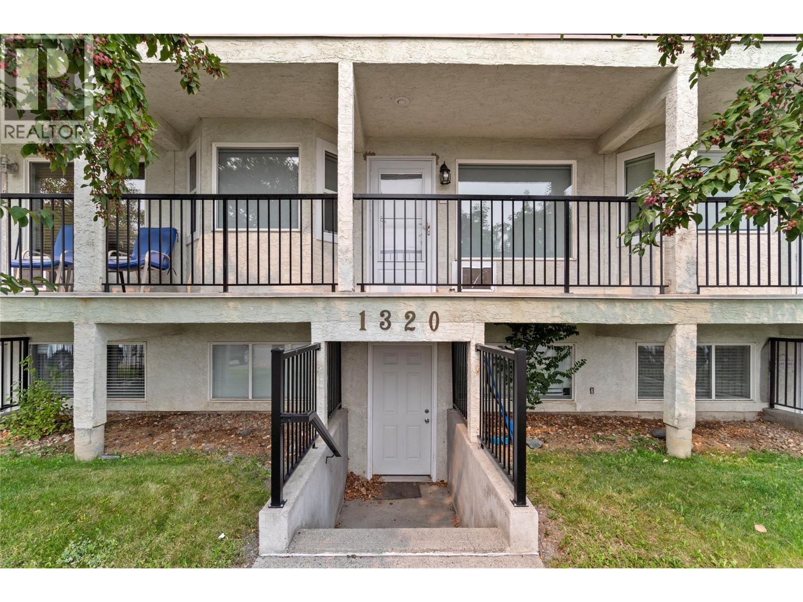 MLS® listing #30137621 for sale located at 1320 SELKIRK Avenue Unit# 4