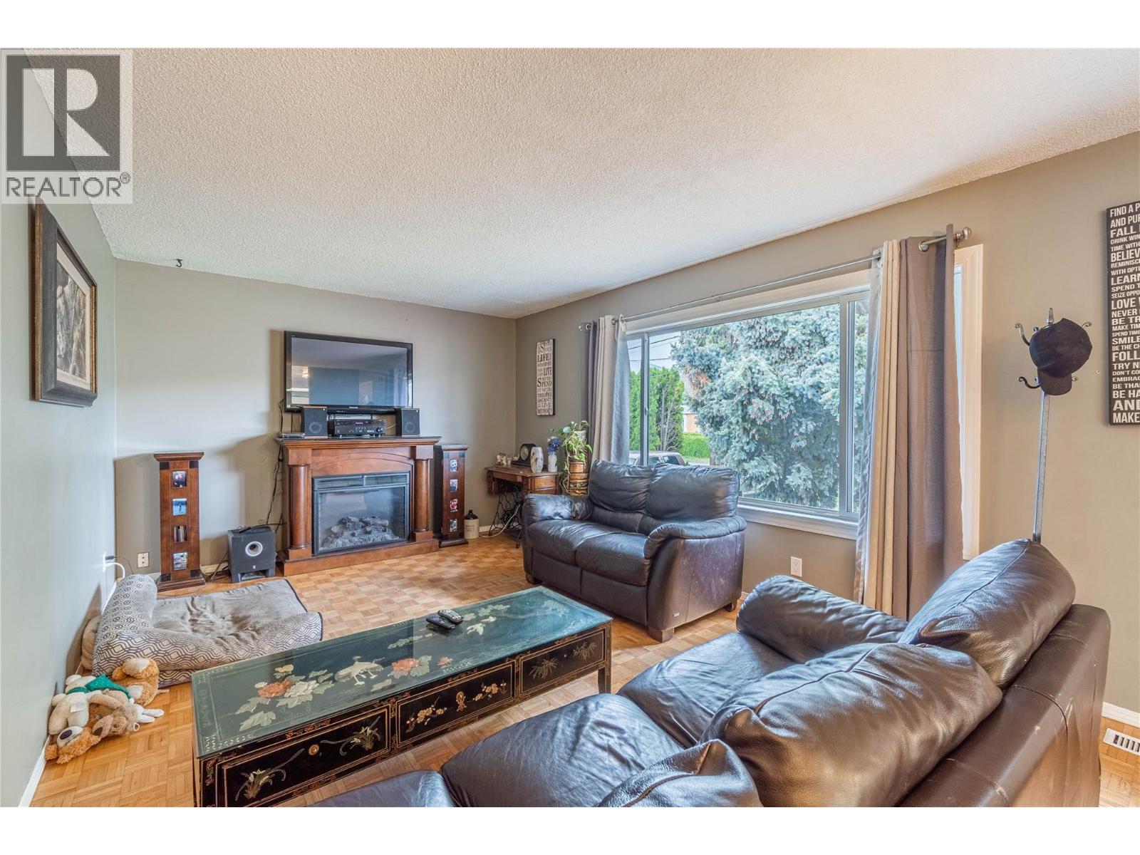 MLS® listing #30137911 for sale located at 2255 FLEETWOOD Avenue