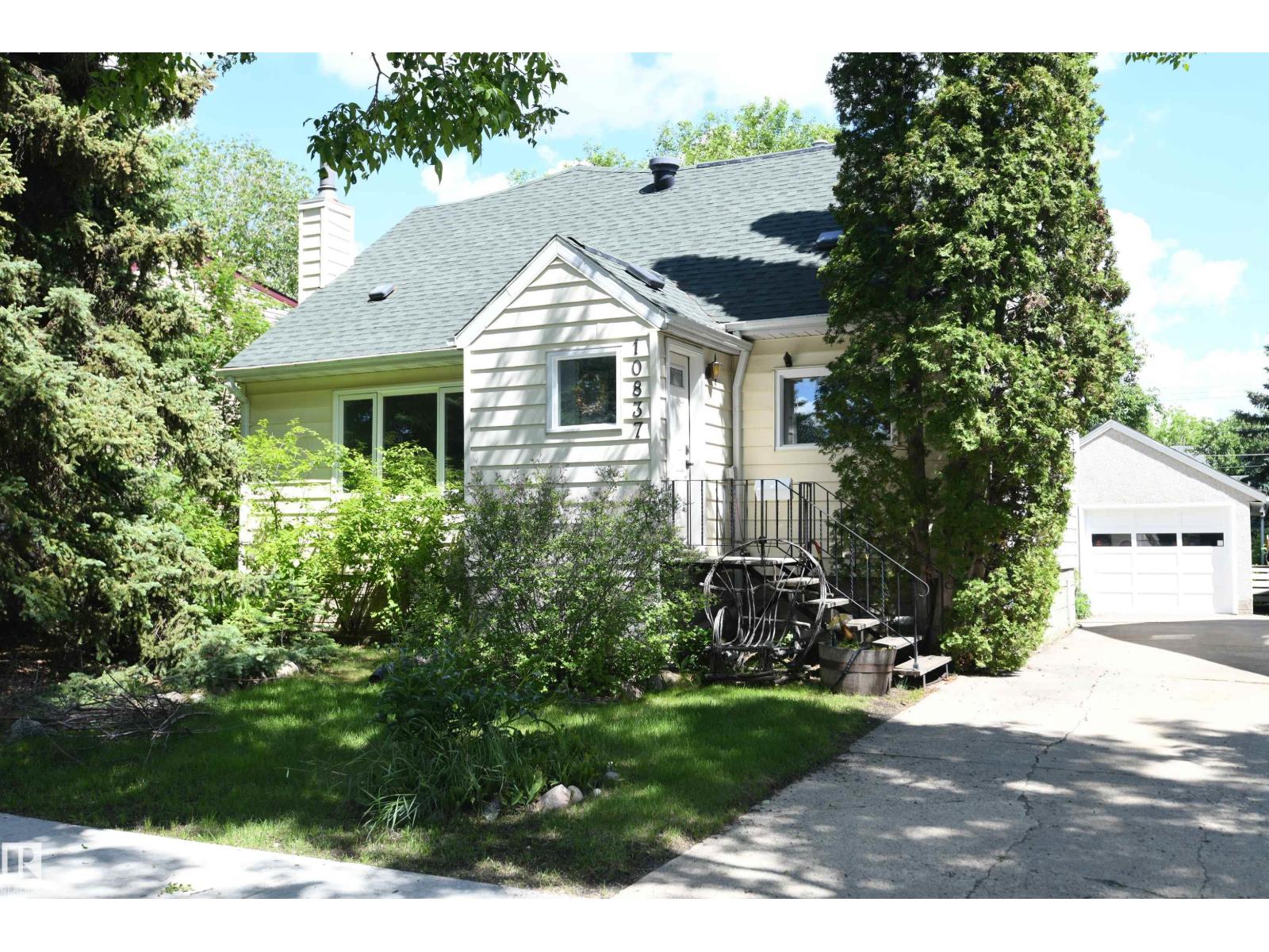 MLS® listing #30138289 for sale located at 10837 139 ST NW