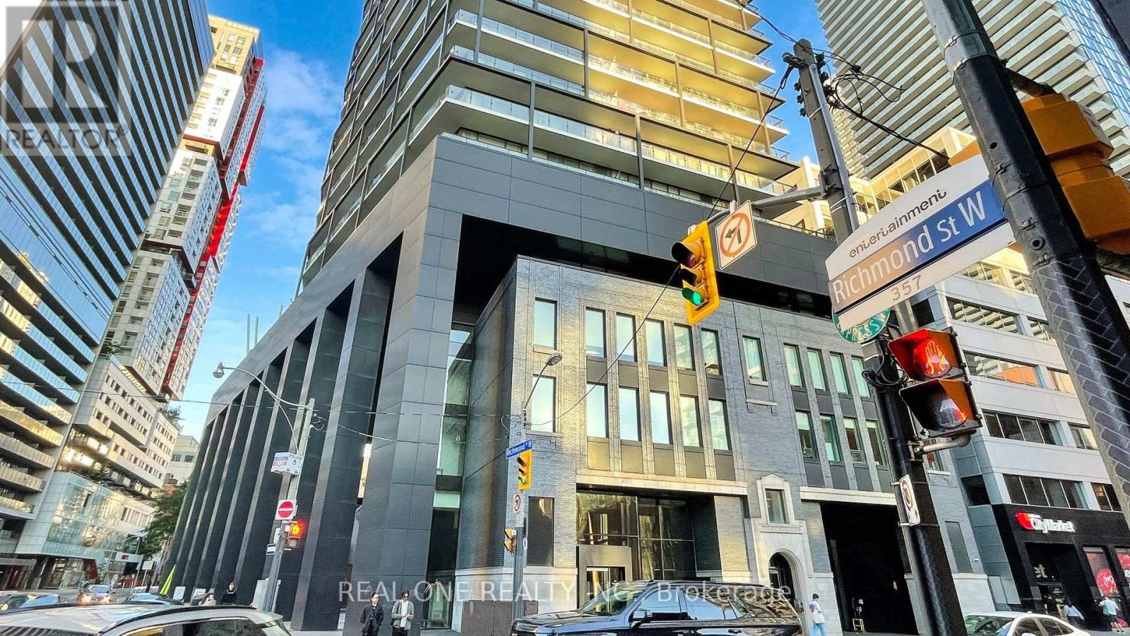 MLS® listing #30139476 for sale located at 3409 - 125 PETER STREET