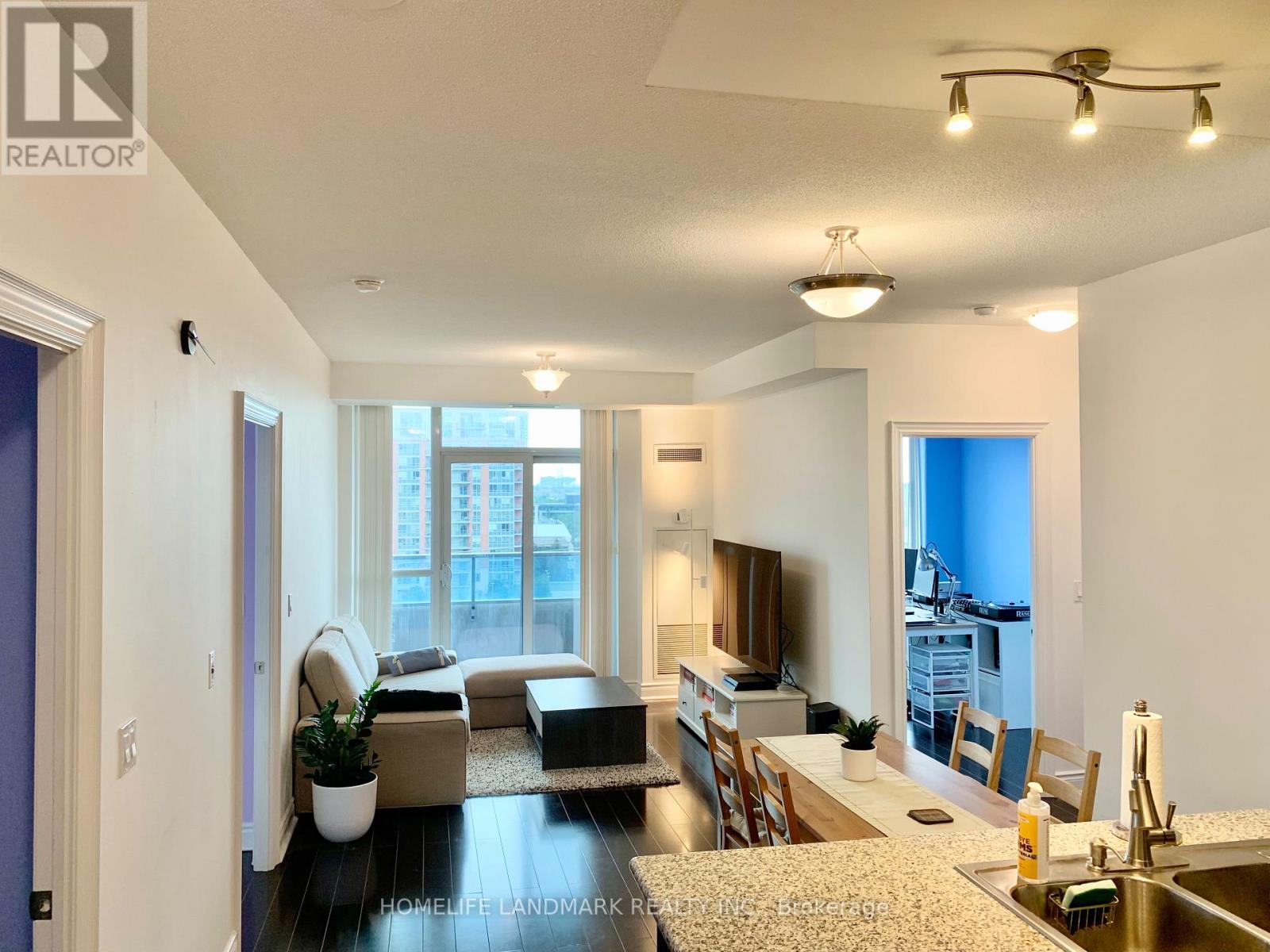 MLS® listing #30139493 for sale located at 961 - 23 COX BOULEVARD