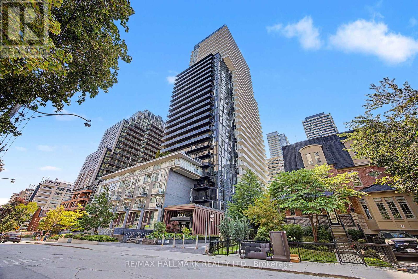 MLS® listing #30139567 for sale located at PH15 - 101 ERSKINE AVENUE