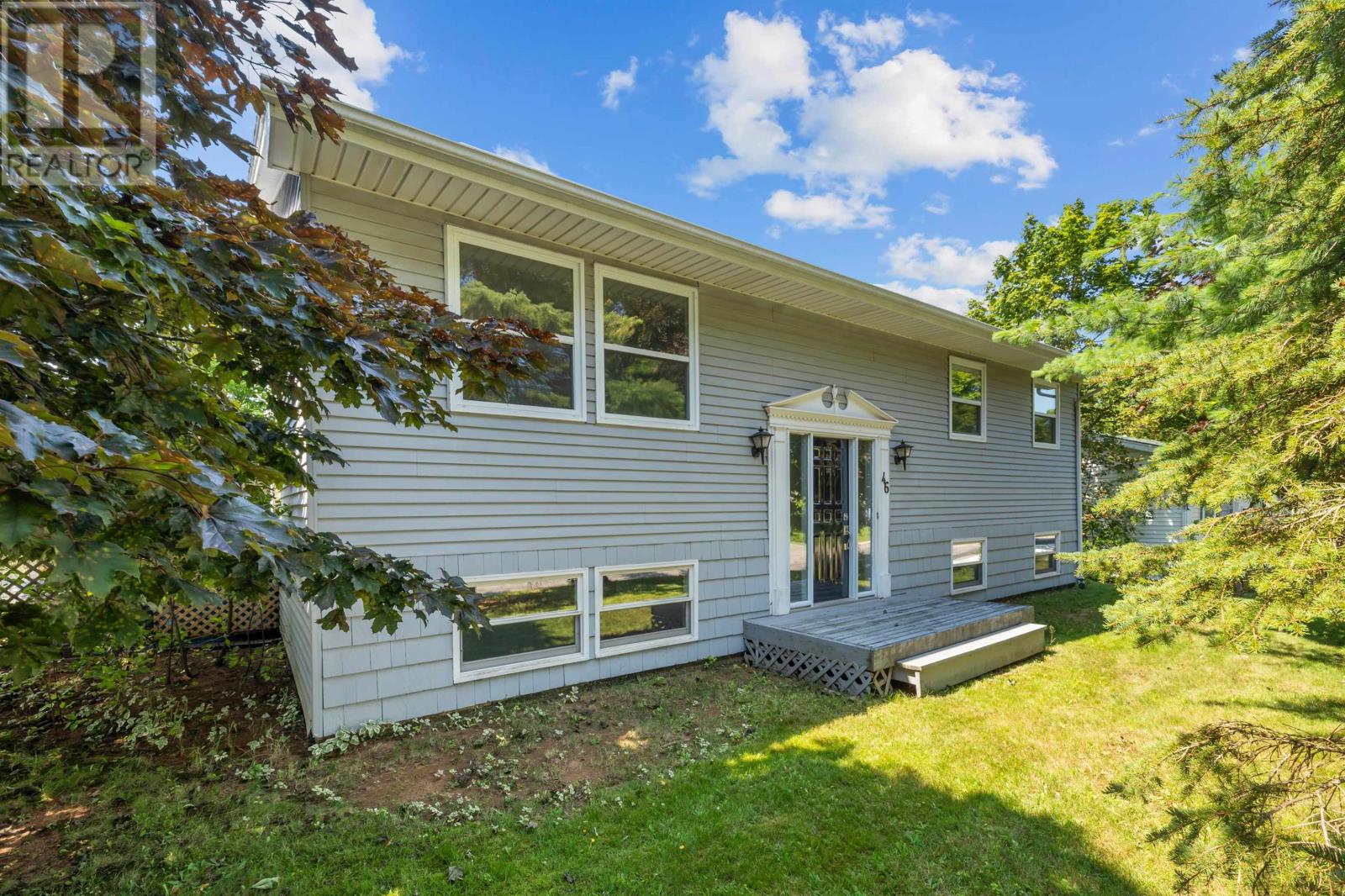 MLS® listing #30139980 for sale located at 46 Westcomb Crescent