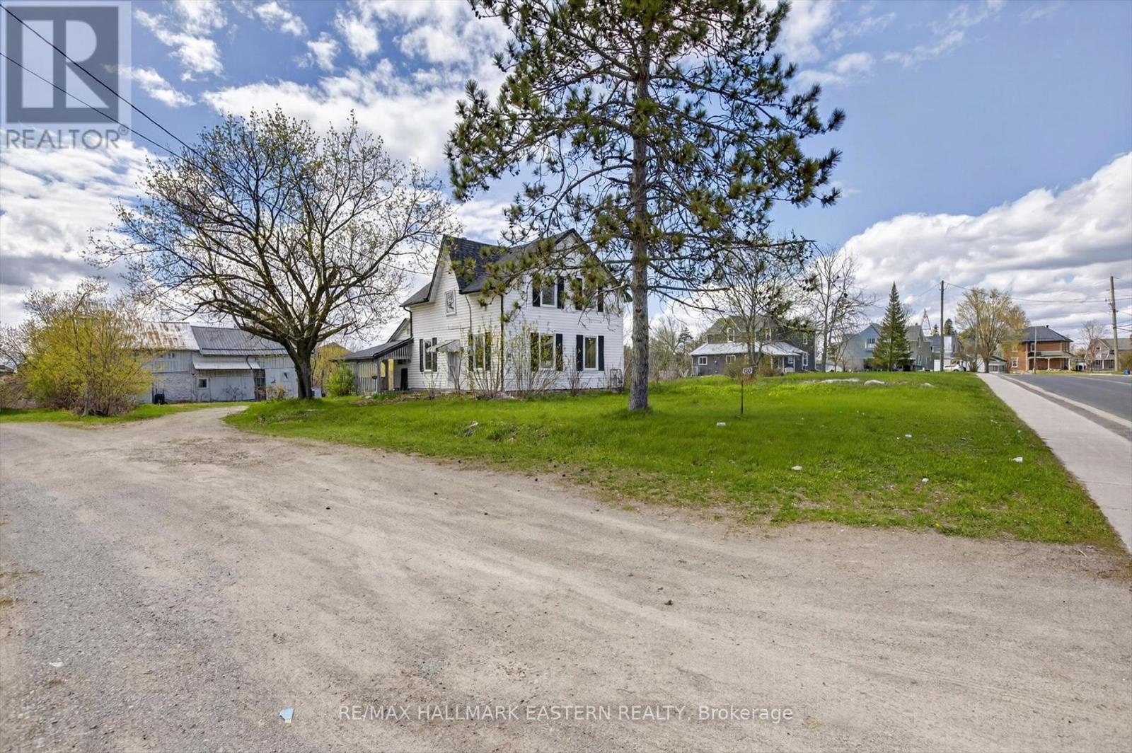 MLS® listing #30140038 for sale located at 130 COUNTY RD 40