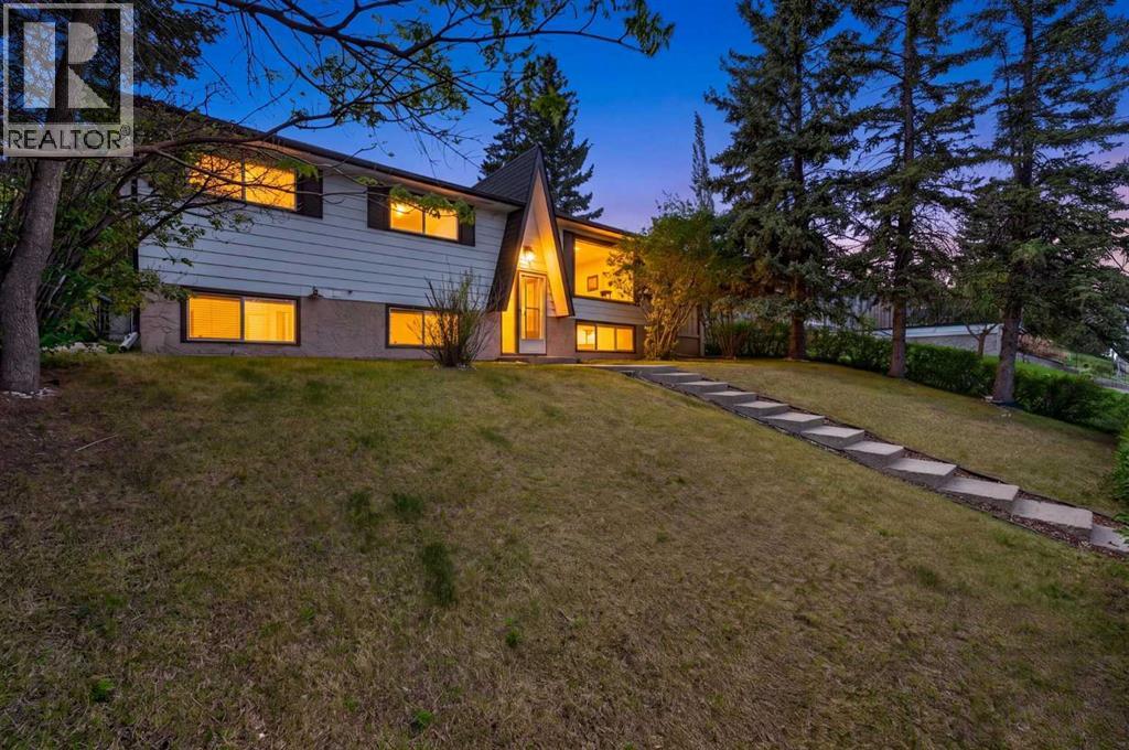 MLS® listing #30140350 for sale located at 7539 Hunterview Drive NW