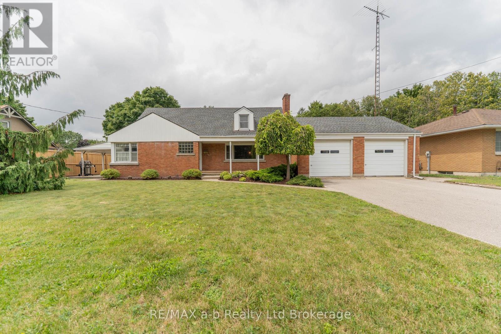MLS® listing #30140526 for sale located at 81 VIENNA ROAD