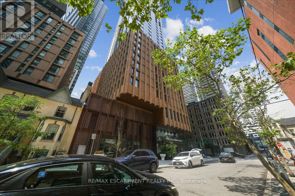 MLS® listing #30140557 for sale located at 4025 - 28 WIDMER STREET