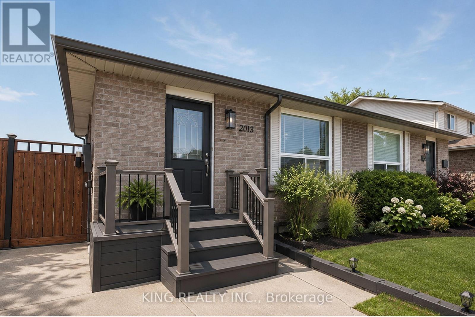 MLS® listing #30140728 for sale located at 2613 CARISSA AVENUE