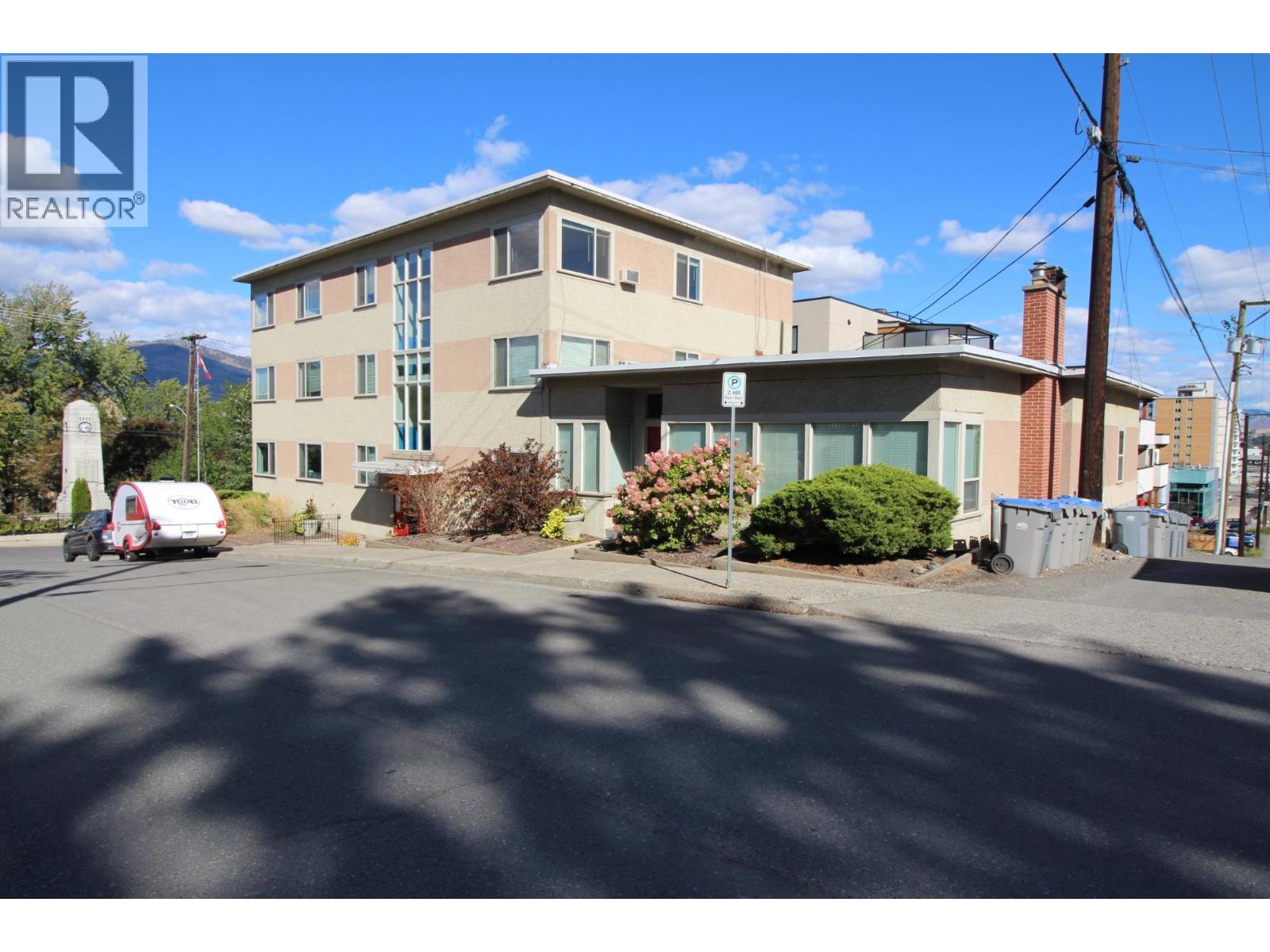 MLS® listing #30140955 for sale located at 533 2ND Avenue