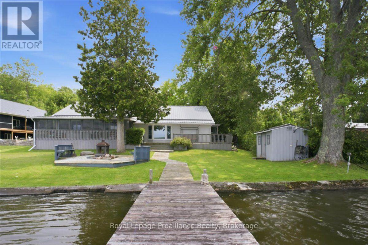 MLS® listing #30141012 for sale located at 40 RIVERVIEW DRIVE
