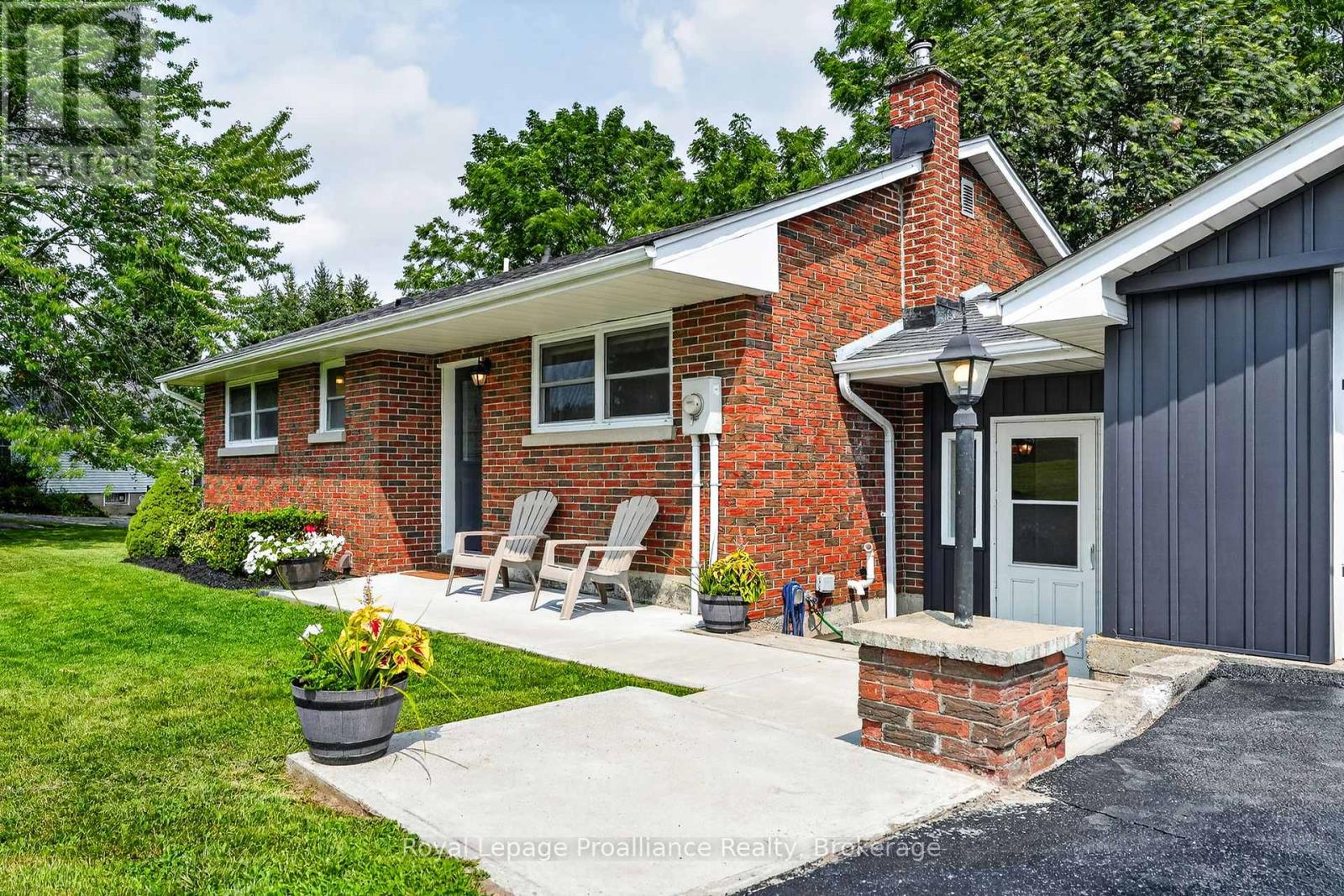 MLS® listing #30142407 for sale located at 2991 HARWOOD ROAD