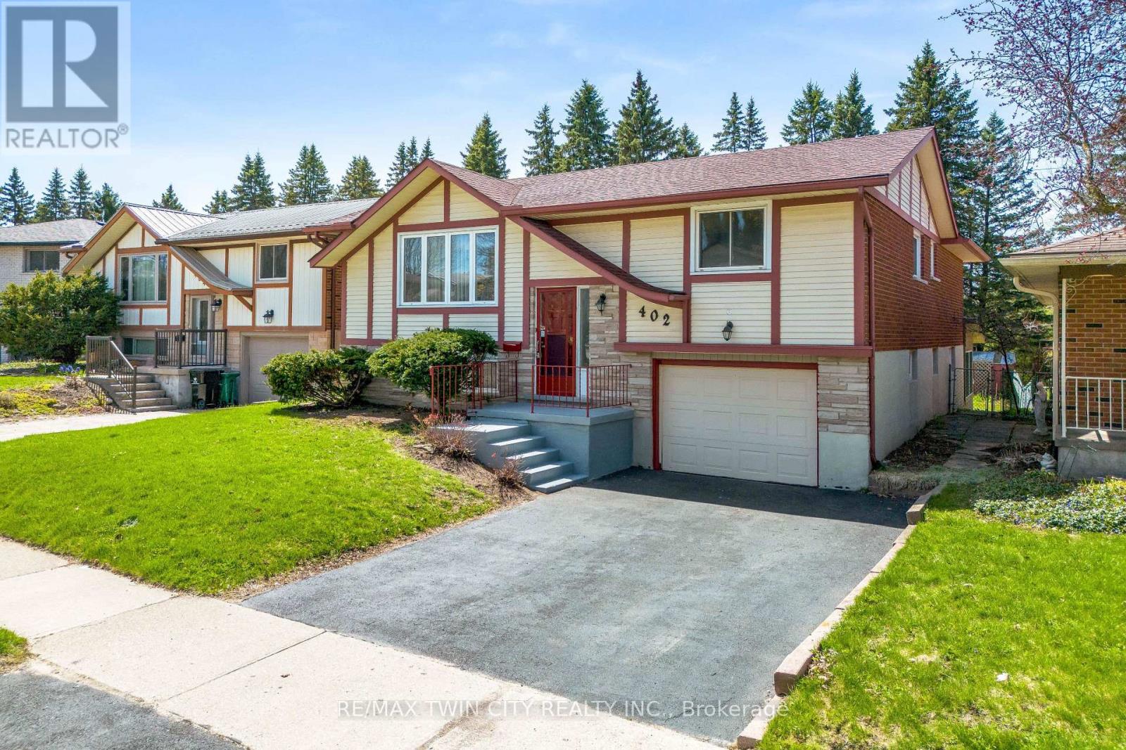 MLS® listing #30143862 for sale located at 402 LAKEVIEW DRIVE