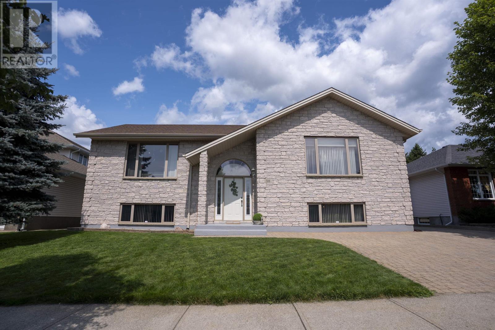 MLS® listing #30145639 for sale located at 316 FAIRBROOKE CRES