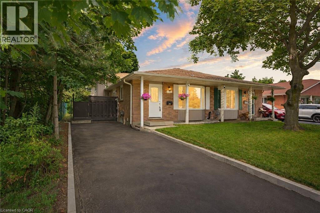 MLS® listing #30145671 for sale located at 475 KINGSCOURT Drive Unit# A
