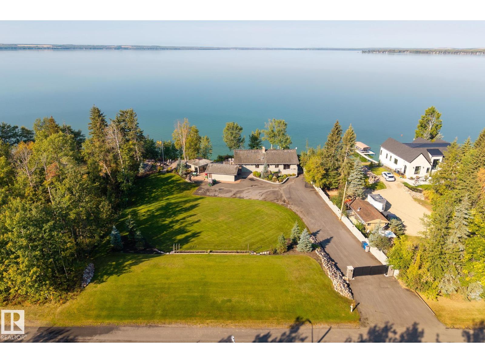 MLS® listing #30145831 for sale located at 139 Silver Beach RD
