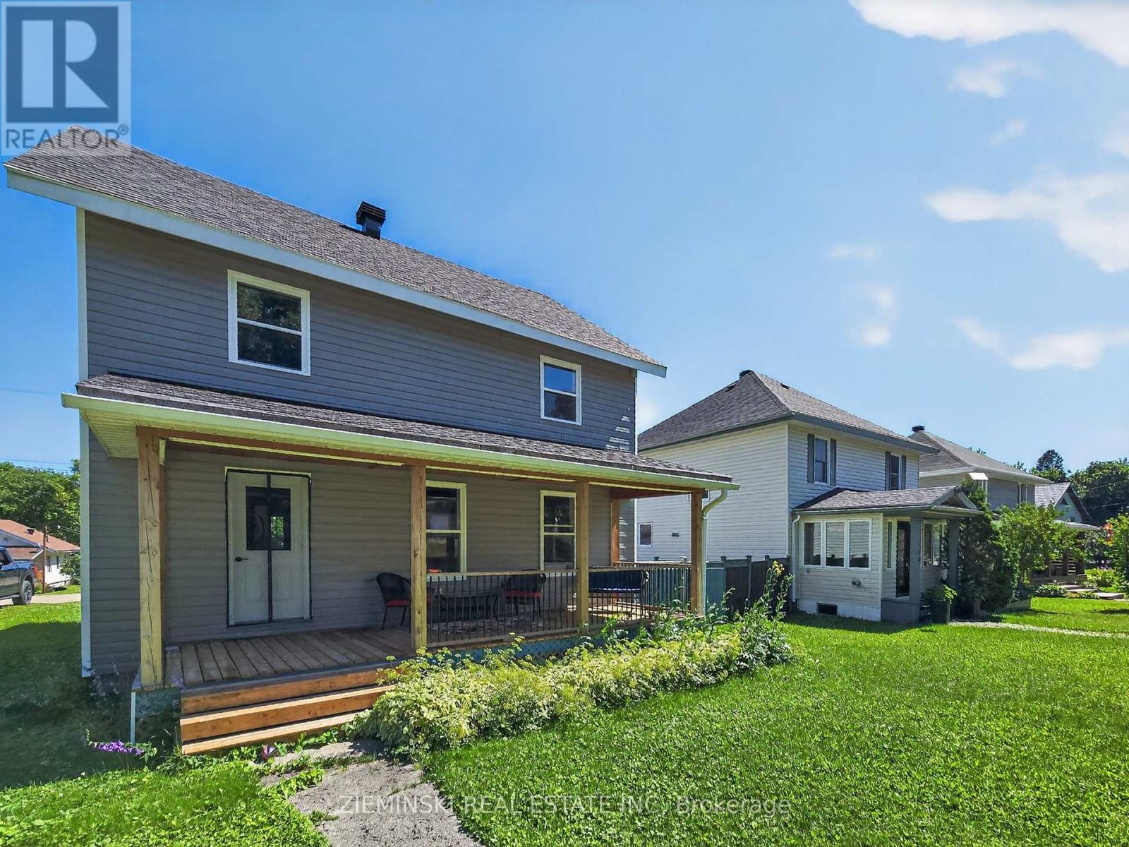 MLS® listing #30146620 for sale located at 137 CAMBRIDGE AVENUE