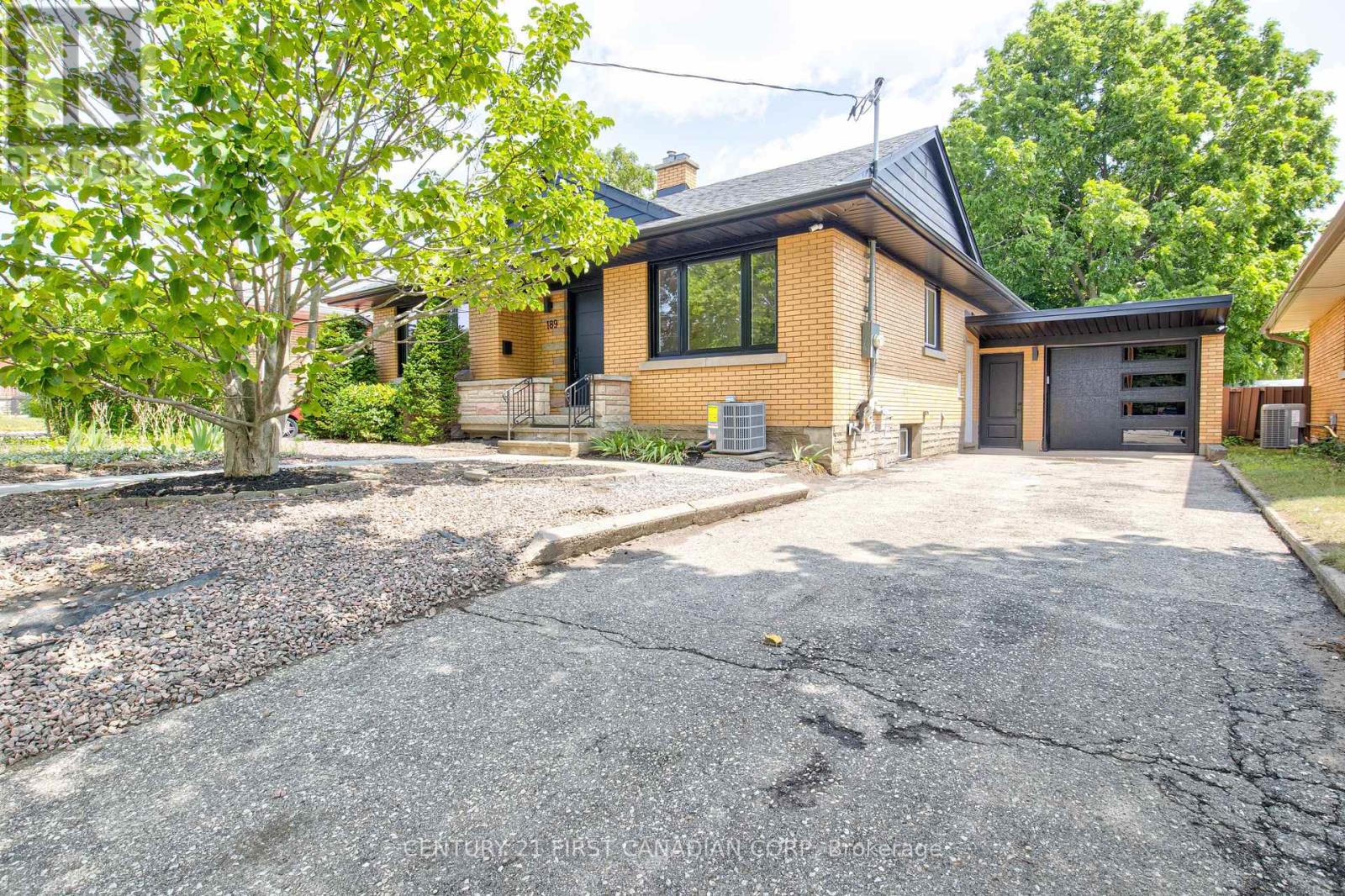 MLS® listing #30147367 for sale located at 189 EIGHTH AVENUE