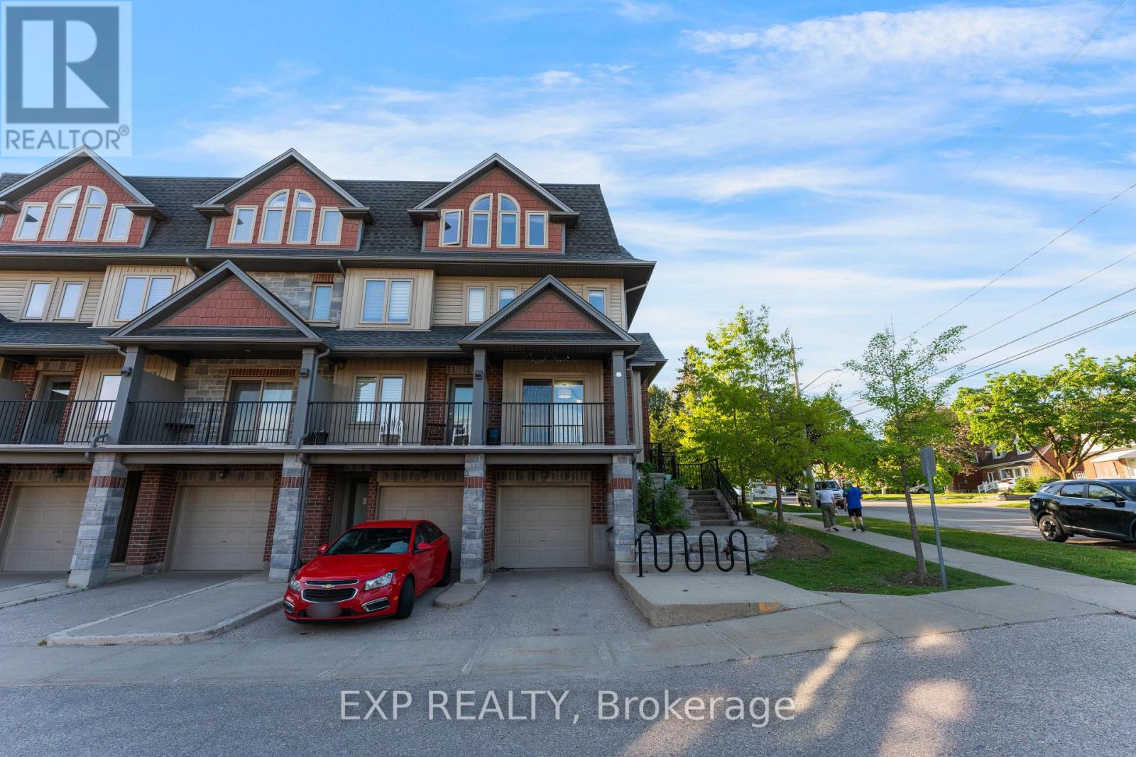 MLS® listing #30148080 for sale located at 5 - 487 EAST AVENUE