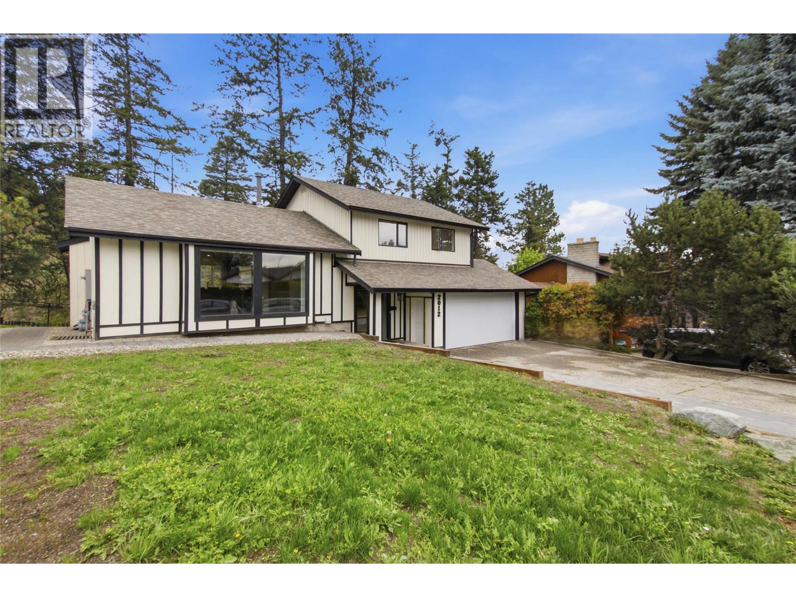 MLS® listing #30148300 for sale located at 2012 Sifton Avenue