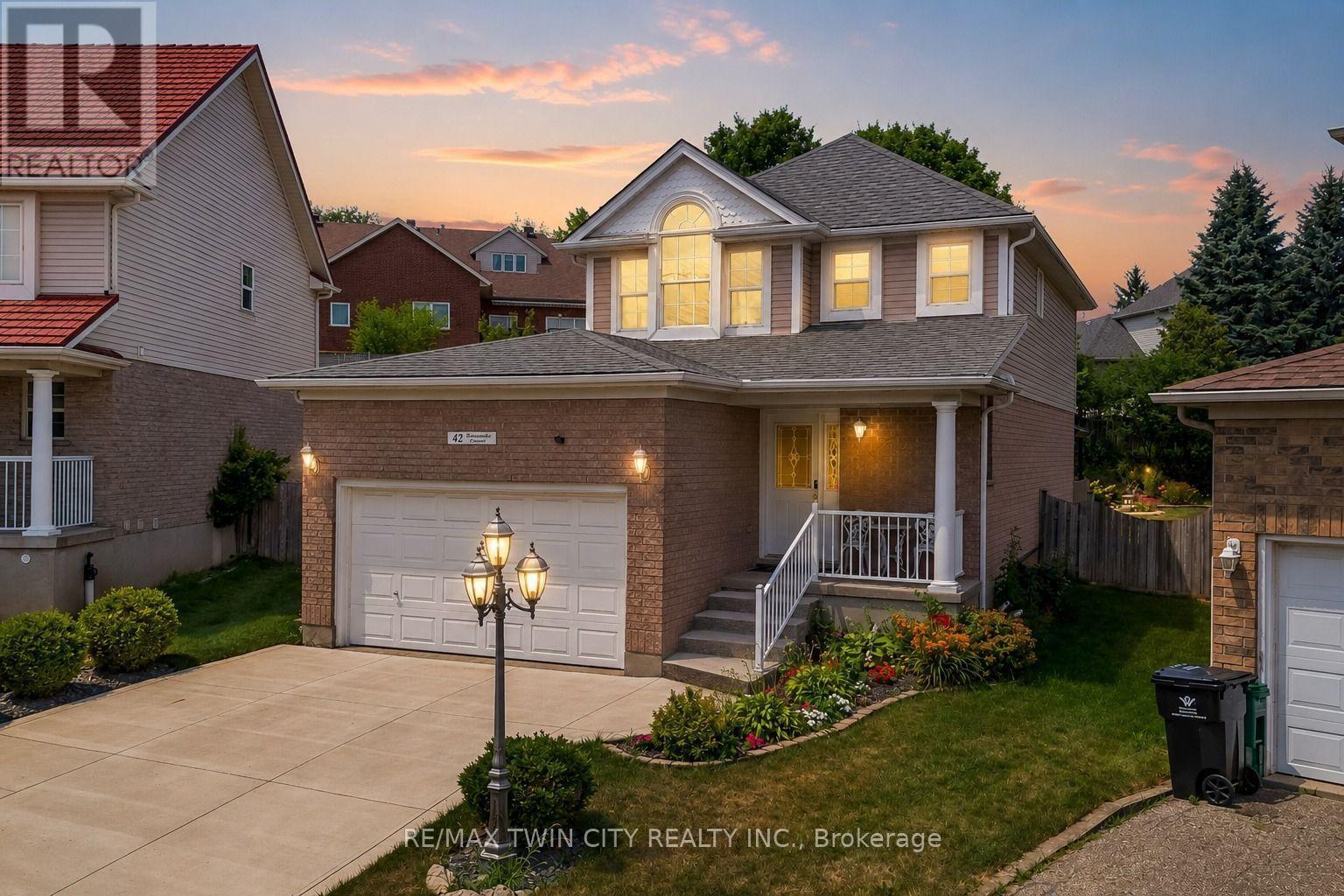 MLS® listing #30148367 for sale located at 42 BRIARMEADOW CRESCENT