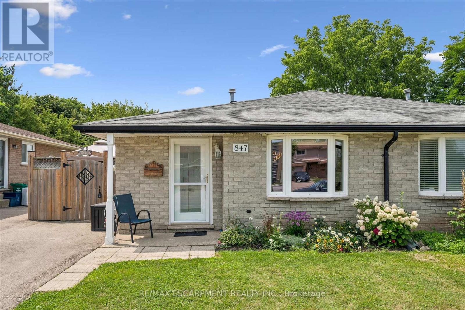 MLS® listing #30148370 for sale located at 847 DOON VILLAGE ROAD