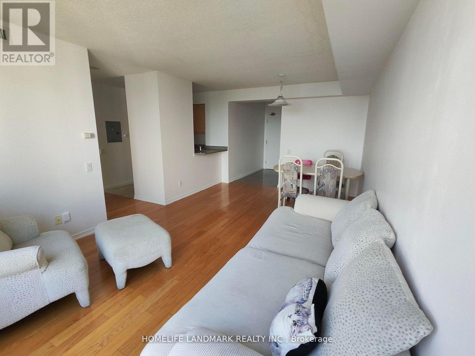 MLS® listing #30149587 for sale located at 1711 - 8 HILLCREST AVENUE
