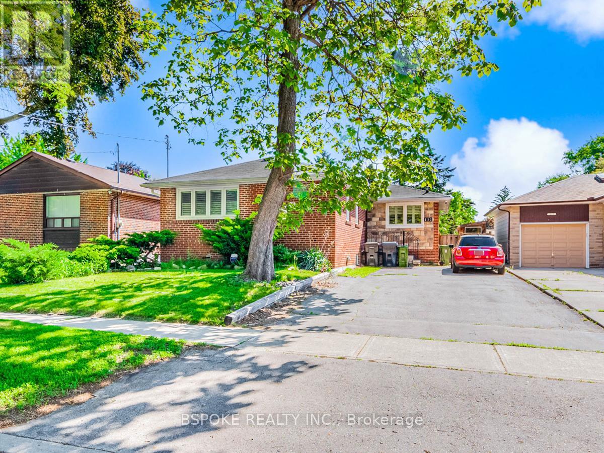 MLS® listing #30150385 for sale located at UPPER - 252 THISTLE DOWN BOULEVARD