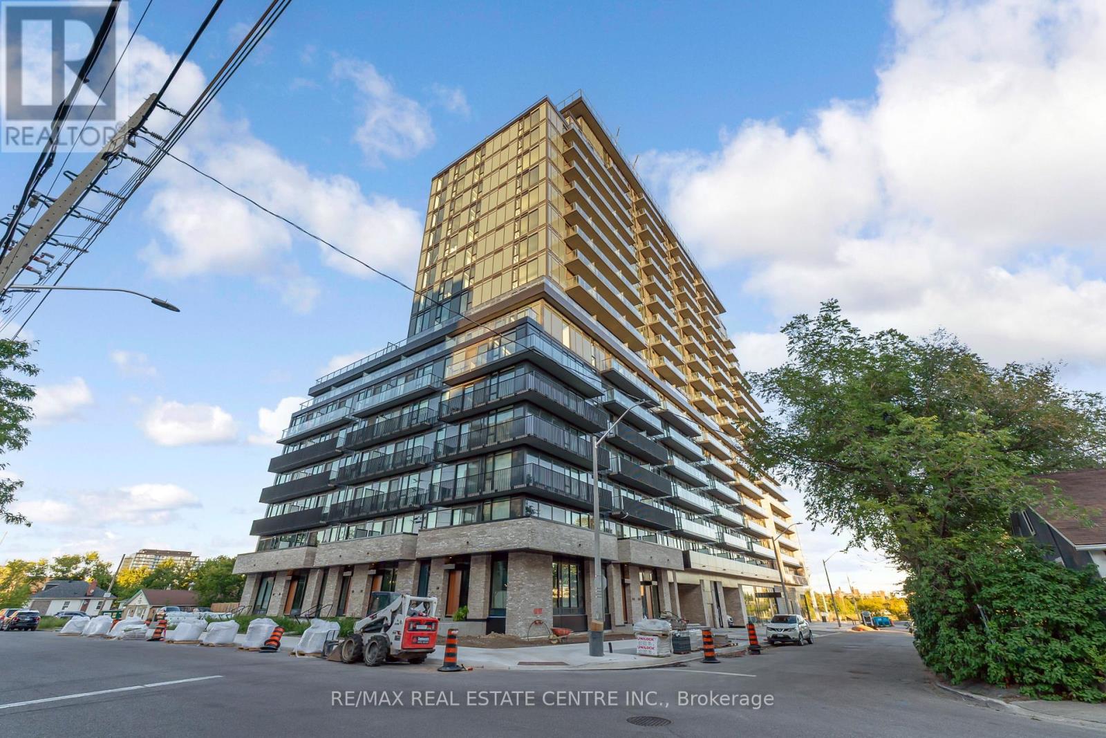 MLS® listing #30151408 for sale located at 911 - 3009 NOVAR ROAD