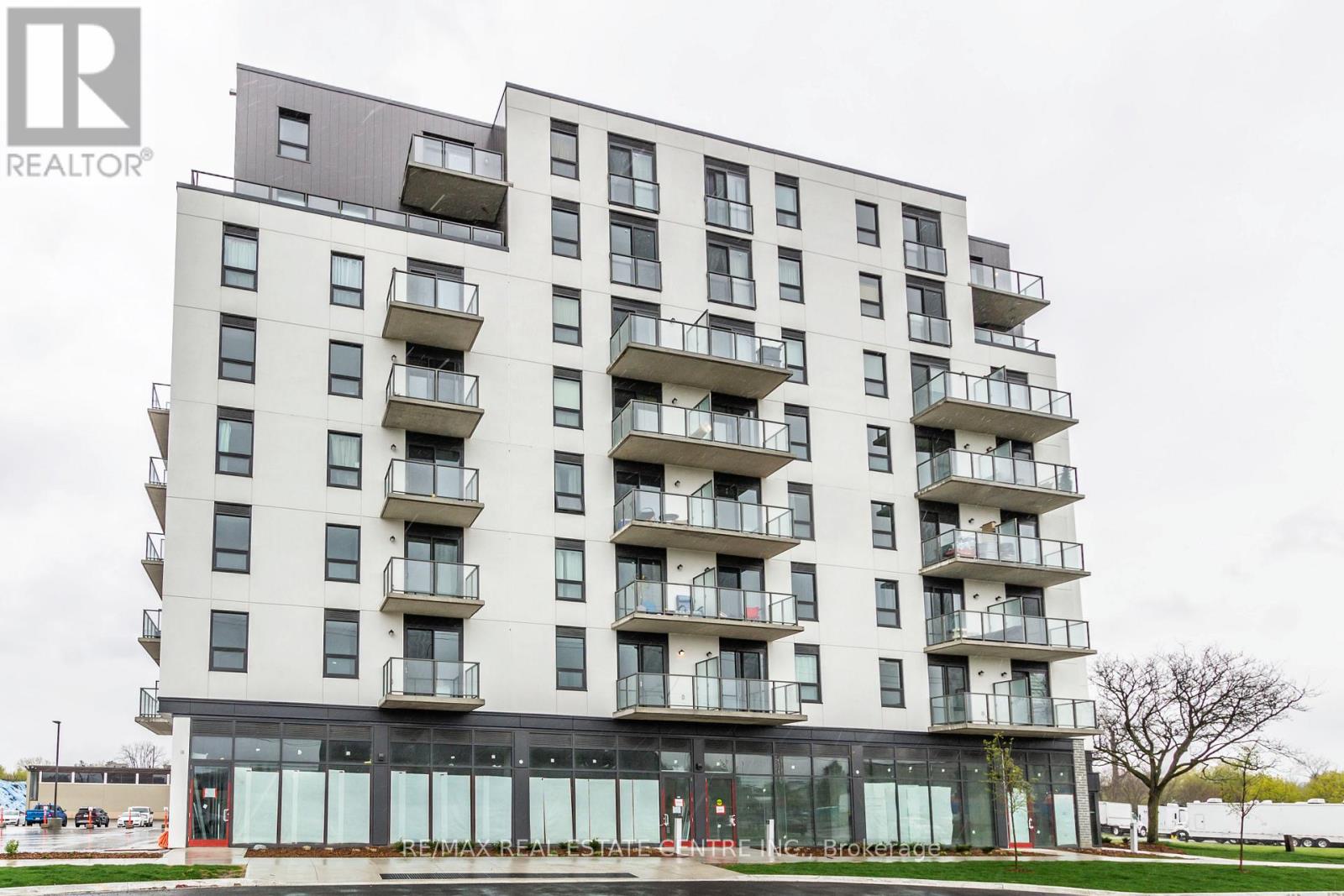 MLS® listing #30151460 for sale located at 812 - 7 ERIE AVENUE