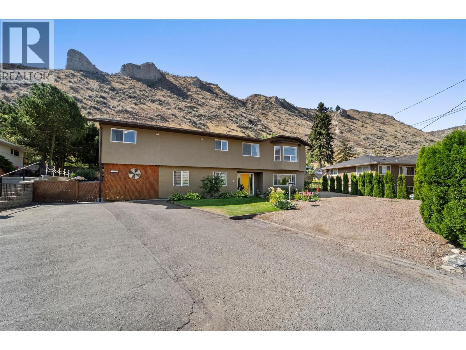 MLS® listing #30152976 for sale located at 2045 Valleyview Drive