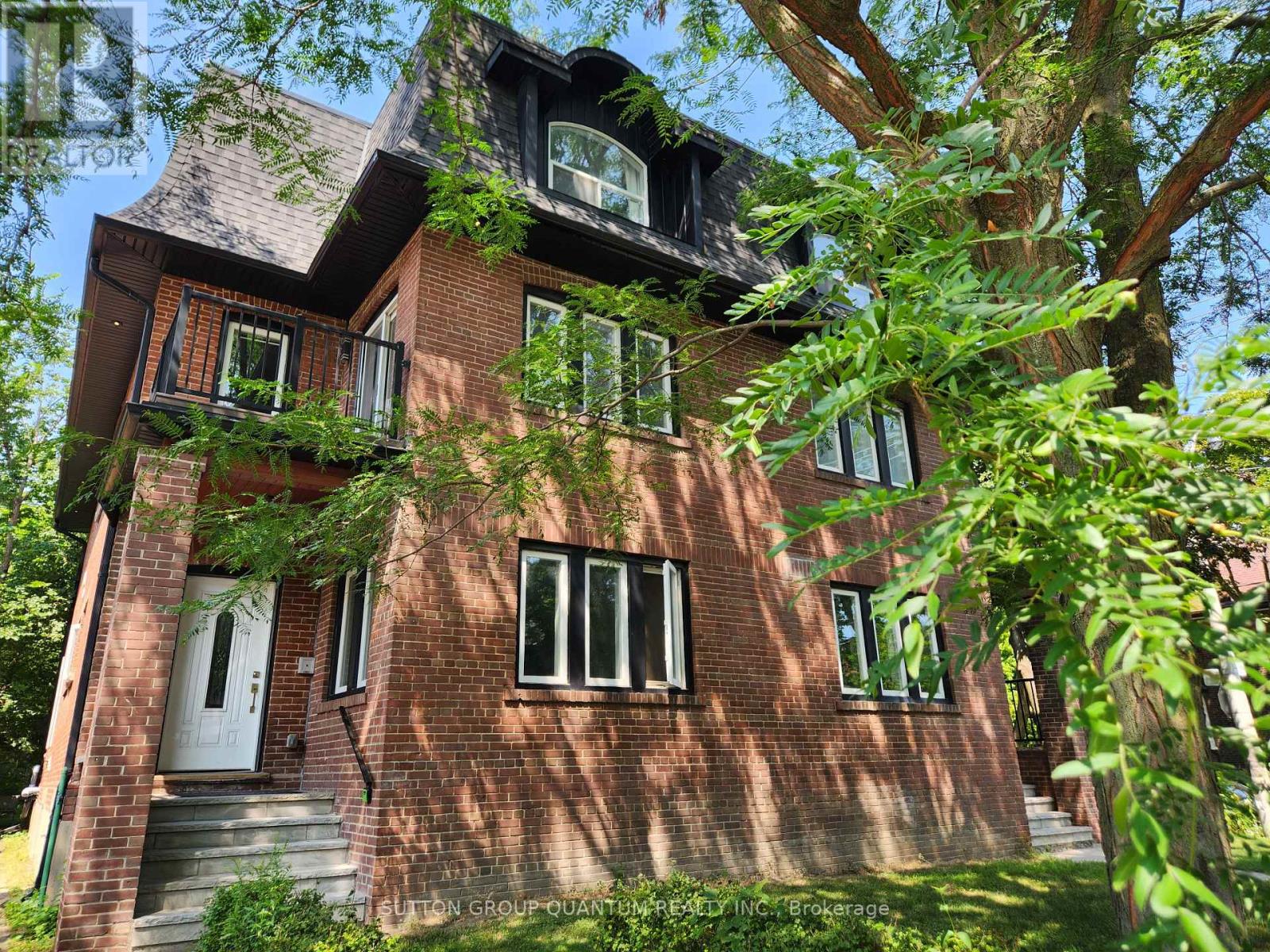 MLS® listing #30155373 for sale located at 2 - 28 BOUSTEAD AVENUE
