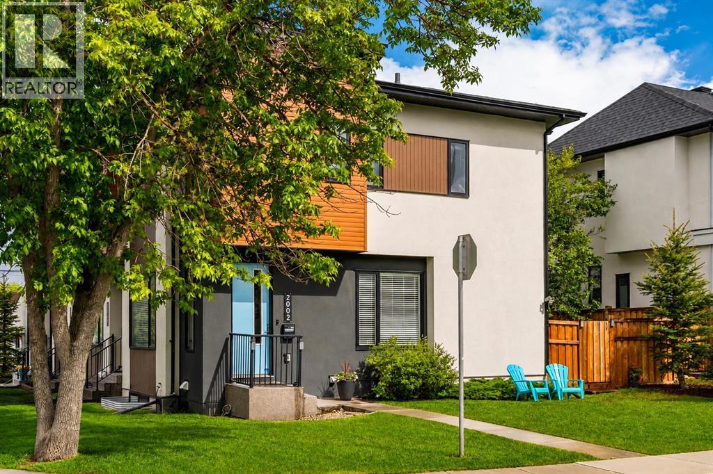 MLS® listing #30155429 for sale located at 2002 35 Street SW