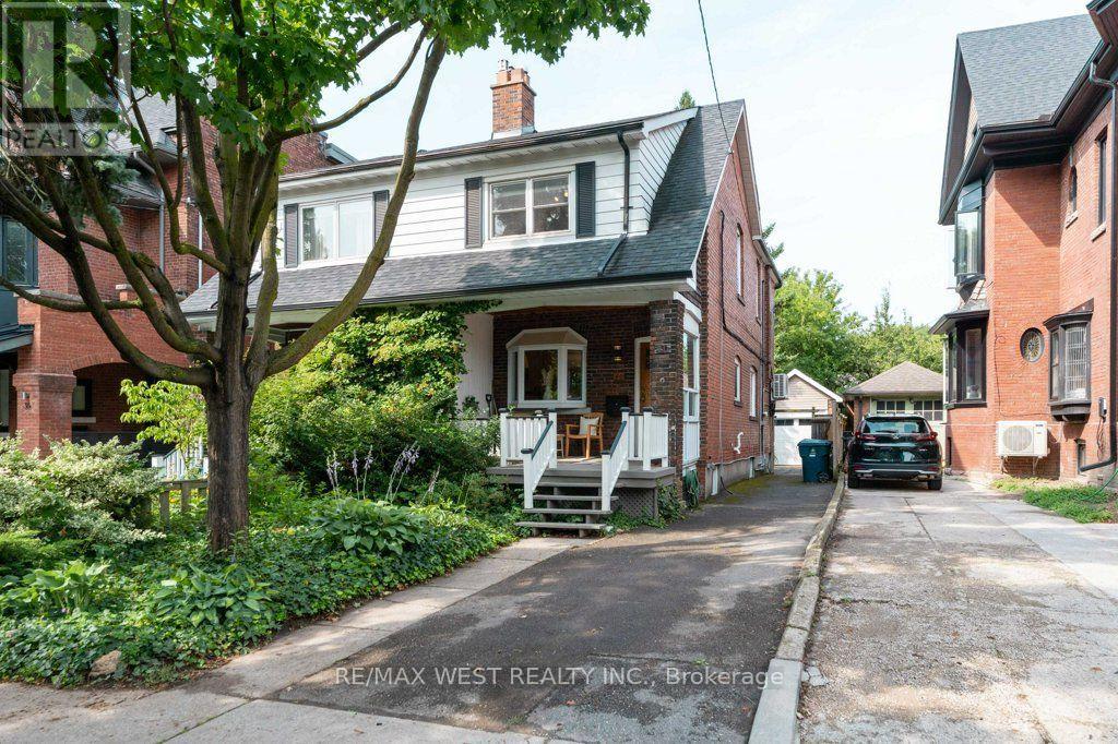 MLS® listing #30156915 for sale located at 40 DELAWARE AVENUE